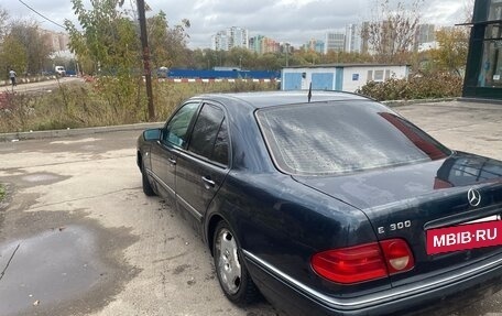 Mercedes-Benz E-Класс, 1997 год, 580 000 рублей, 7 фотография