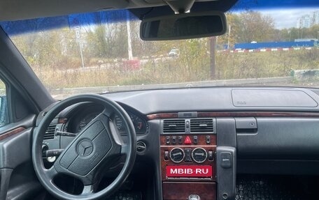 Mercedes-Benz E-Класс, 1997 год, 580 000 рублей, 15 фотография