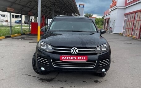 Volkswagen Touareg III, 2011 год, 2 050 000 рублей, 2 фотография