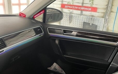 Volkswagen Touareg III, 2011 год, 2 050 000 рублей, 16 фотография