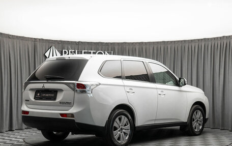 Mitsubishi Outlander III рестайлинг 3, 2013 год, 960 000 рублей, 4 фотография