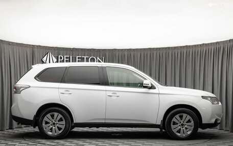 Mitsubishi Outlander III рестайлинг 3, 2013 год, 960 000 рублей, 8 фотография