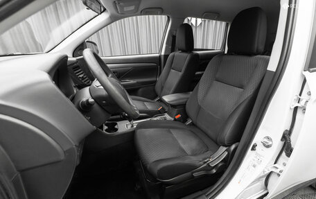Mitsubishi Outlander III рестайлинг 3, 2013 год, 960 000 рублей, 11 фотография