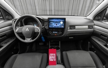 Mitsubishi Outlander III рестайлинг 3, 2013 год, 960 000 рублей, 10 фотография