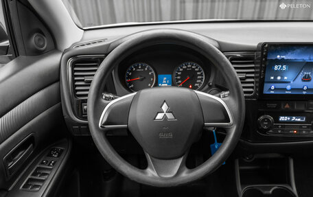 Mitsubishi Outlander III рестайлинг 3, 2013 год, 960 000 рублей, 12 фотография