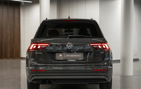 Volkswagen Tiguan II, 2018 год, 2 090 000 рублей, 6 фотография