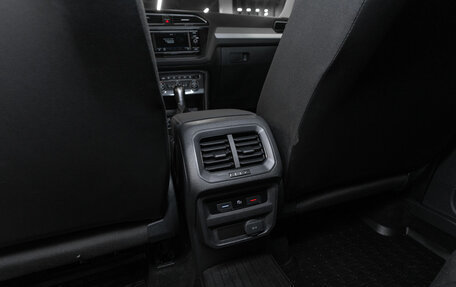 Volkswagen Tiguan II, 2018 год, 2 090 000 рублей, 15 фотография