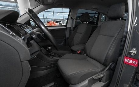 Volkswagen Tiguan II, 2018 год, 2 090 000 рублей, 11 фотография