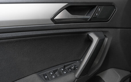 Volkswagen Tiguan II, 2018 год, 2 090 000 рублей, 18 фотография