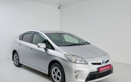 Toyota Prius, 2015 год, 1 265 000 рублей, 1 фотография