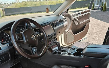 Volkswagen Touareg III, 2011 год, 2 570 000 рублей, 14 фотография