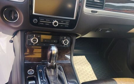 Volkswagen Touareg III, 2011 год, 2 570 000 рублей, 27 фотография