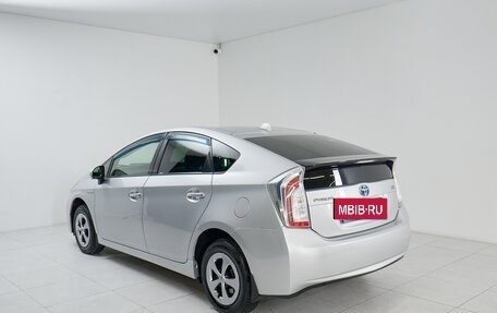 Toyota Prius, 2015 год, 1 265 000 рублей, 5 фотография