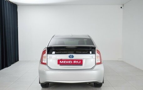 Toyota Prius, 2015 год, 1 265 000 рублей, 6 фотография