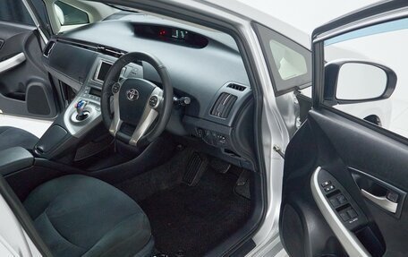 Toyota Prius, 2015 год, 1 265 000 рублей, 8 фотография