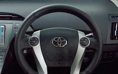 Toyota Prius, 2015 год, 1 265 000 рублей, 16 фотография