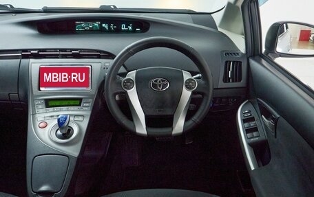 Toyota Prius, 2015 год, 1 265 000 рублей, 15 фотография