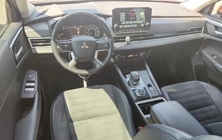 Mitsubishi Outlander, 2023 год, 3 310 000 рублей, 8 фотография