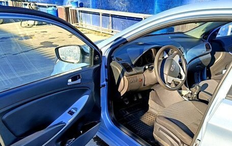 Hyundai Solaris II рестайлинг, 2012 год, 720 000 рублей, 3 фотография