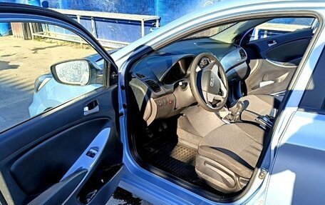 Hyundai Solaris II рестайлинг, 2012 год, 720 000 рублей, 2 фотография