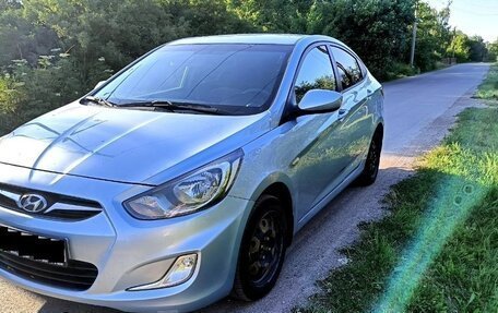 Hyundai Solaris II рестайлинг, 2012 год, 720 000 рублей, 12 фотография