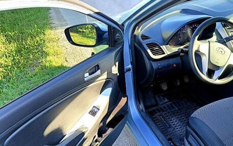 Hyundai Solaris II рестайлинг, 2012 год, 720 000 рублей, 27 фотография