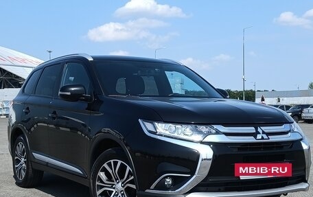 Mitsubishi Outlander III рестайлинг 3, 2018 год, 2 100 000 рублей, 3 фотография