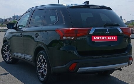 Mitsubishi Outlander III рестайлинг 3, 2018 год, 2 100 000 рублей, 2 фотография