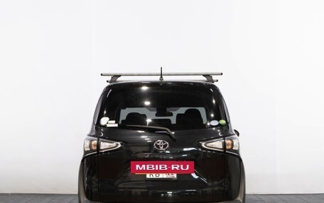 Toyota Sienta II, 2019 год, 1 499 000 рублей, 6 фотография