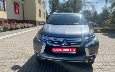 Mitsubishi Pajero Sport III рестайлинг, 2017 год, 3 850 000 рублей, 3 фотография