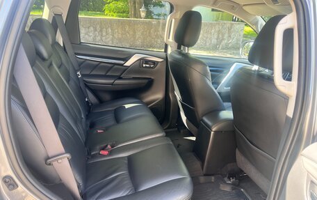 Mitsubishi Pajero Sport III рестайлинг, 2017 год, 3 850 000 рублей, 7 фотография