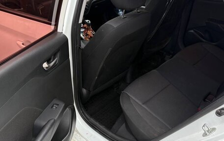 Hyundai Solaris II рестайлинг, 2017 год, 1 300 000 рублей, 9 фотография