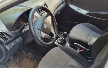 Hyundai Solaris II рестайлинг, 2011 год, 530 000 рублей, 8 фотография