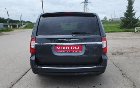 Chrysler Town & Country V рестайлинг, 2012 год, 1 900 000 рублей, 4 фотография