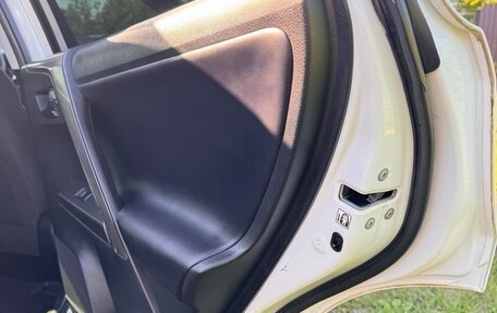 Toyota RAV4, 2018 год, 3 650 000 рублей, 9 фотография