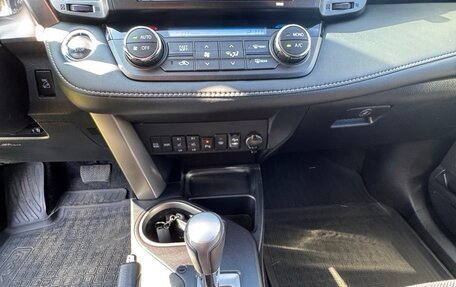 Toyota RAV4, 2018 год, 3 650 000 рублей, 12 фотография