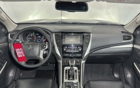 Mitsubishi Pajero Sport III рестайлинг, 2019 год, 2 650 000 рублей, 16 фотография
