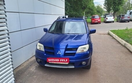 Mitsubishi Outlander III рестайлинг 3, 2007 год, 570 000 рублей, 2 фотография