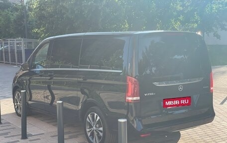 Mercedes-Benz V-Класс, 2016 год, 4 550 000 рублей, 4 фотография