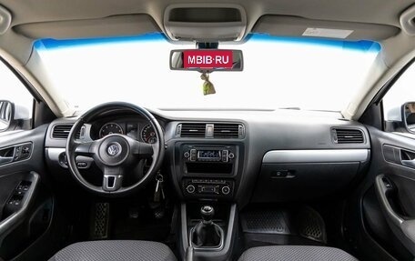 Volkswagen Jetta VI, 2011 год, 888 000 рублей, 13 фотография