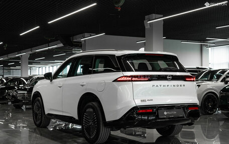 Nissan Pathfinder, 2024 год, 5 900 000 рублей, 4 фотография