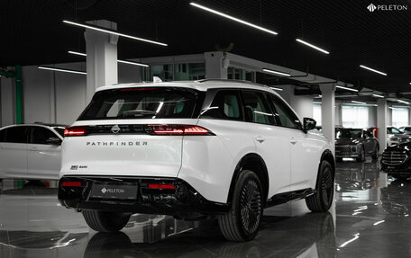 Nissan Pathfinder, 2024 год, 5 900 000 рублей, 5 фотография