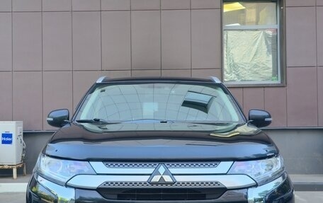 Mitsubishi Outlander III рестайлинг 3, 2021 год, 2 280 000 рублей, 1 фотография