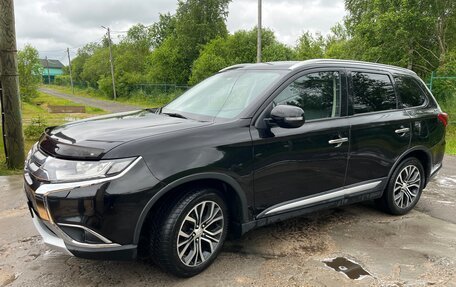 Mitsubishi Outlander III рестайлинг 3, 2015 год, 1 890 000 рублей, 1 фотография