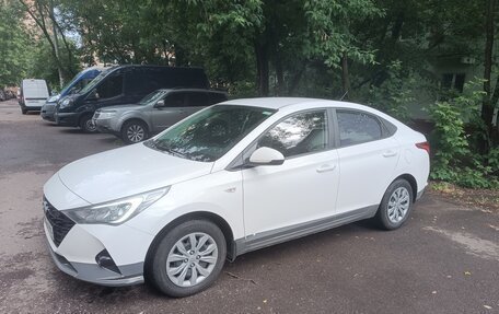 Hyundai Solaris II рестайлинг, 2022 год, 2 000 000 рублей, 3 фотография