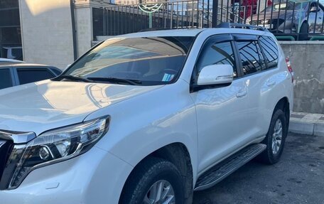 Toyota Land Cruiser Prado 150 рестайлинг 2, 2015 год, 4 100 000 рублей, 4 фотография