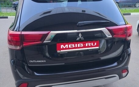Mitsubishi Outlander III рестайлинг 3, 2021 год, 2 280 000 рублей, 11 фотография