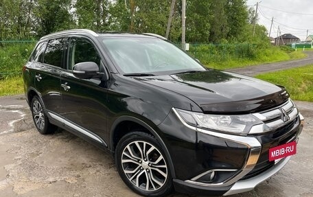 Mitsubishi Outlander III рестайлинг 3, 2015 год, 1 890 000 рублей, 2 фотография