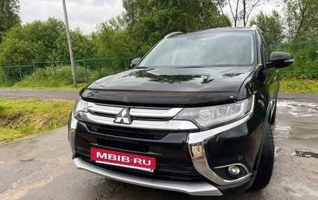 Mitsubishi Outlander III рестайлинг 3, 2015 год, 1 890 000 рублей, 3 фотография