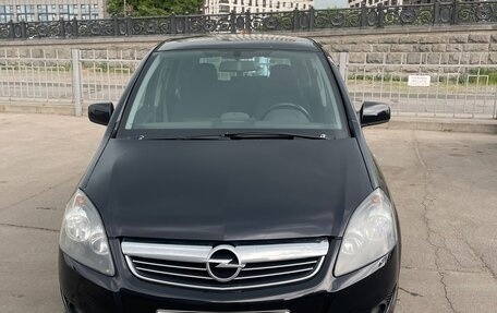 Opel Zafira B, 2011 год, 900 000 рублей, 1 фотография